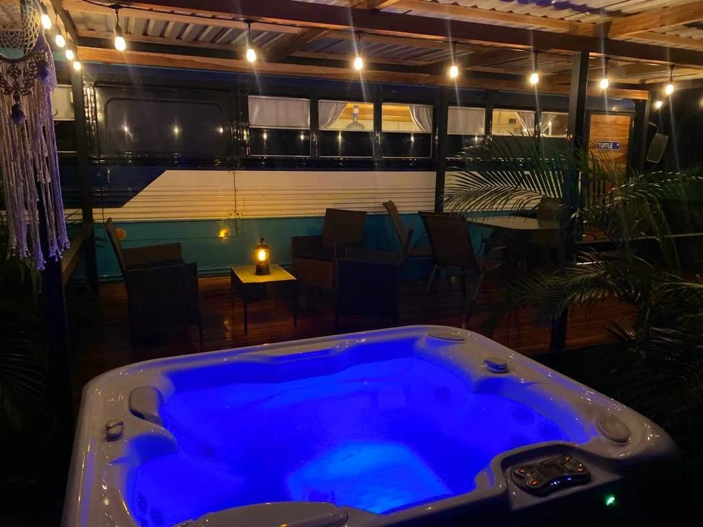 Ecolodge Único de Buses en Venta en Cahuita